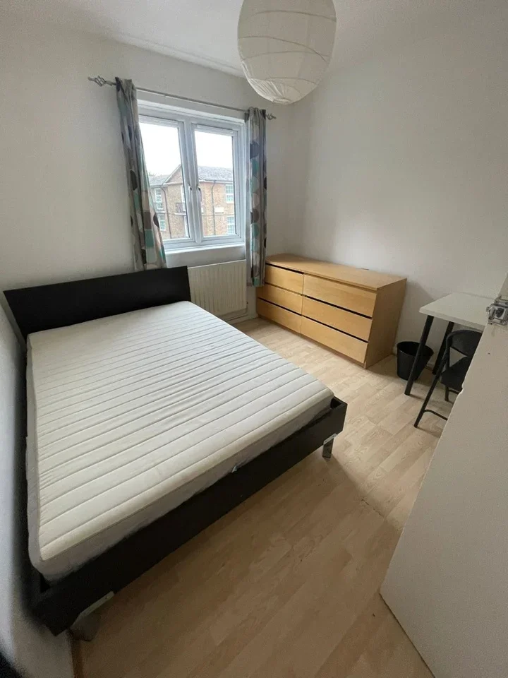Room Beaumont Square in Greater London