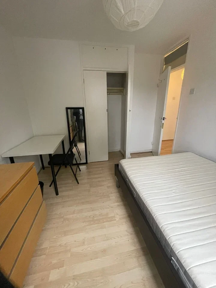 Room Beaumont Square in Greater London