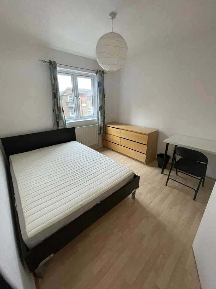 Room Beaumont Square in Greater London