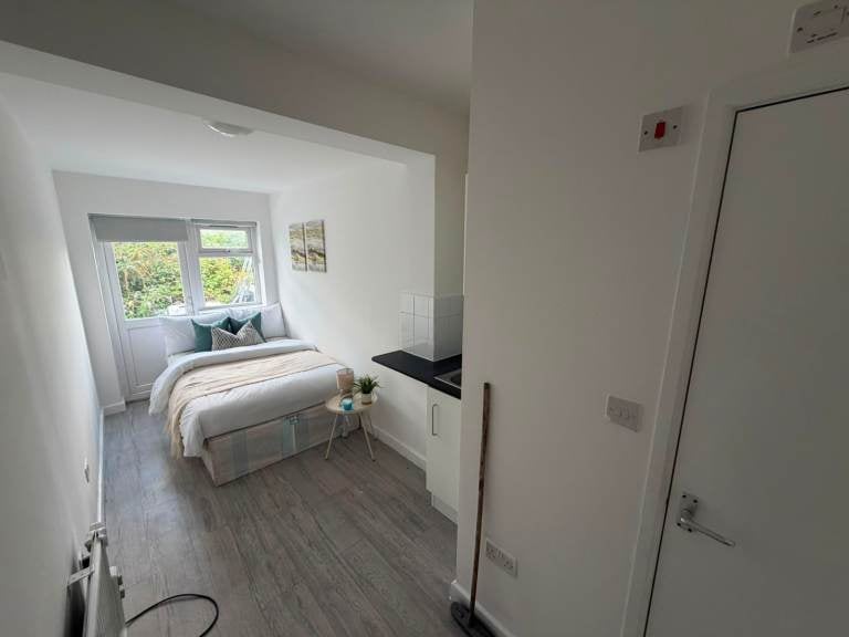 Flat Marmadon Road in Greater London