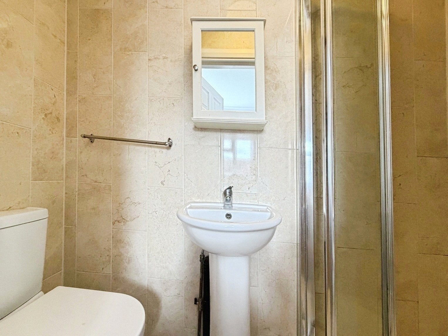 Room Kings Lane in Borough of Runnymede