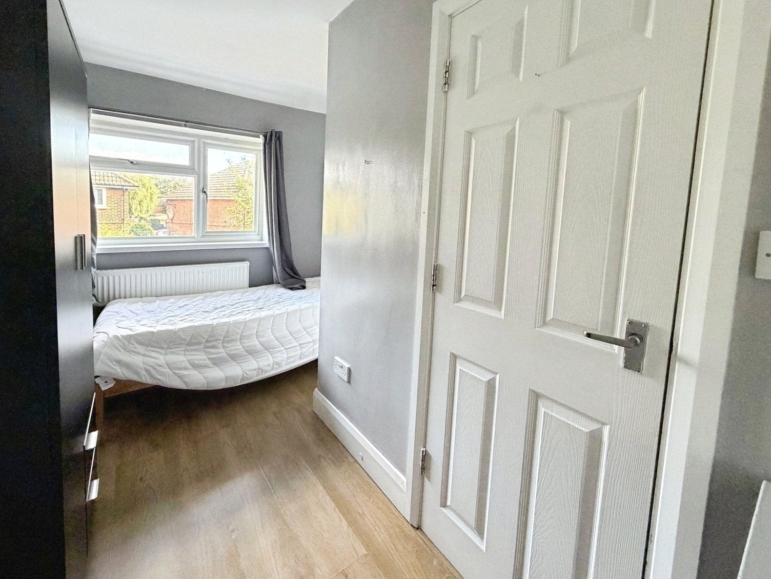 Room Kings Lane in Borough of Runnymede