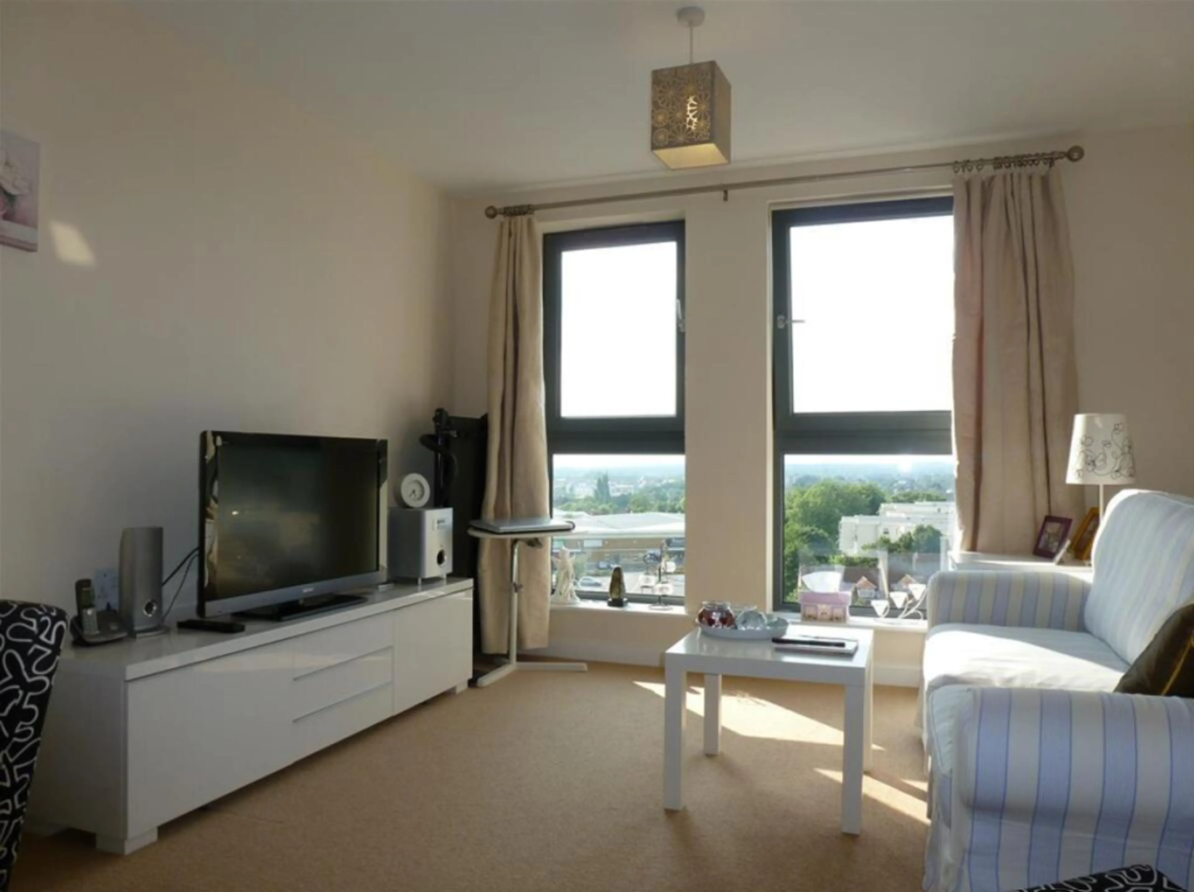 Flat Northolt Road in Greater London