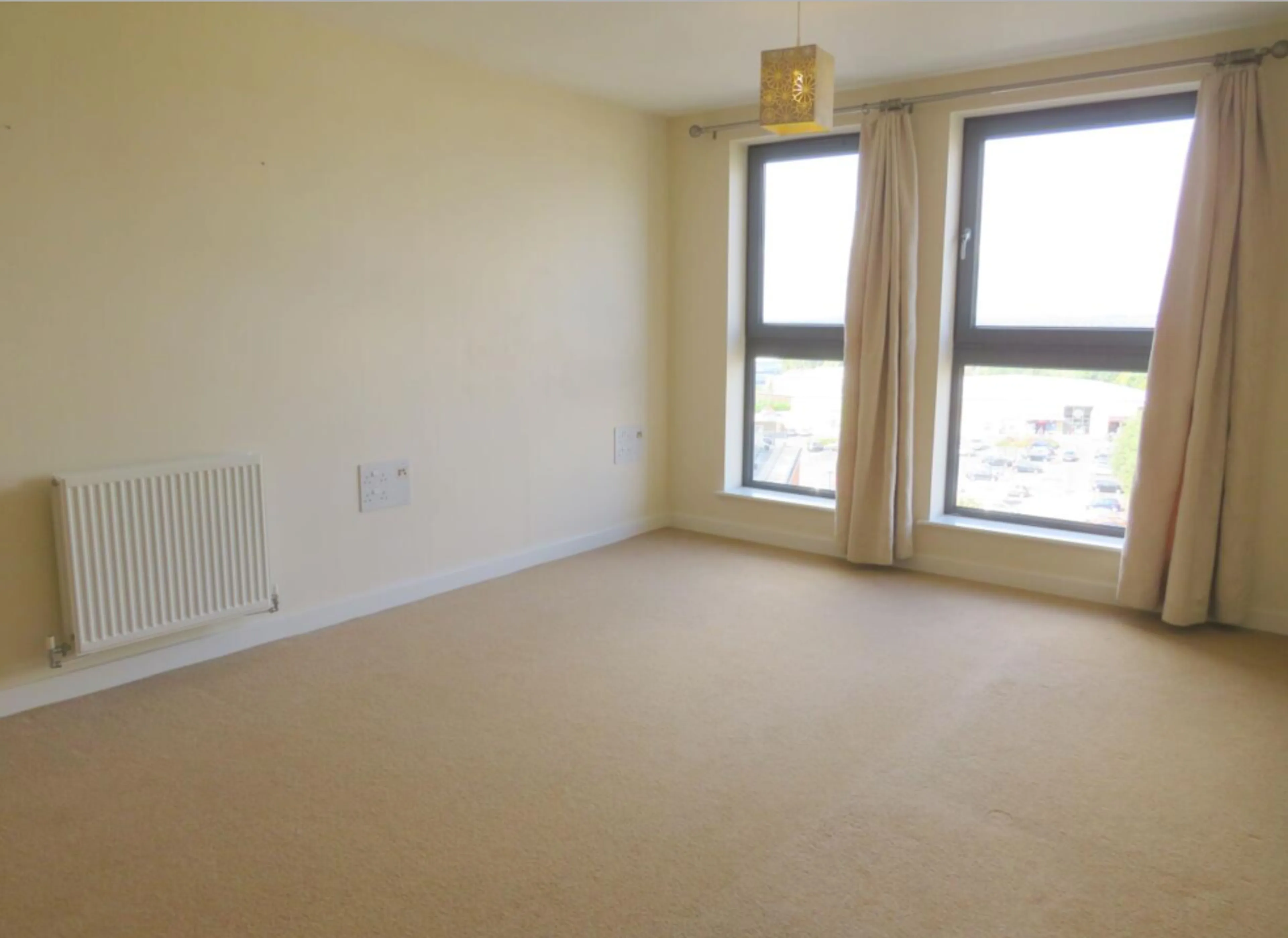 Flat Northolt Road in Greater London