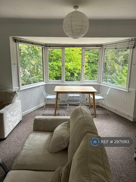 Room Bassett Avenue in Southampton