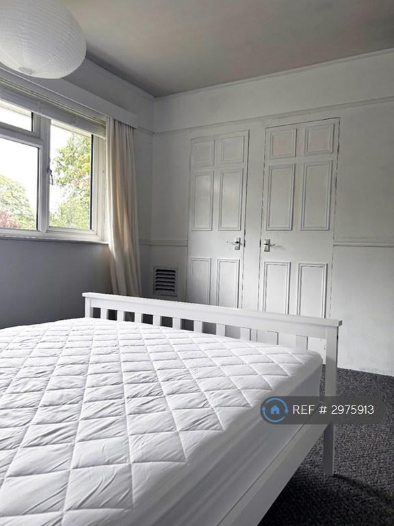 Room Bassett Avenue in Southampton