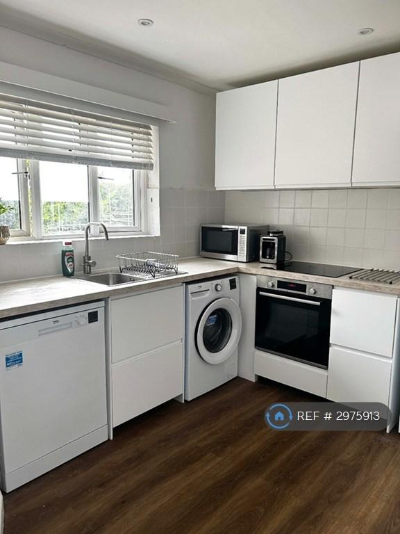 Room Bassett Avenue in Southampton