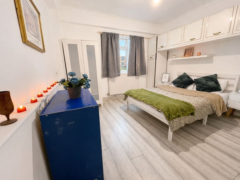 Flat Bronti Close in Greater London
