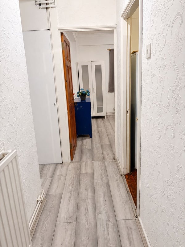 Flat Bronti Close in Greater London