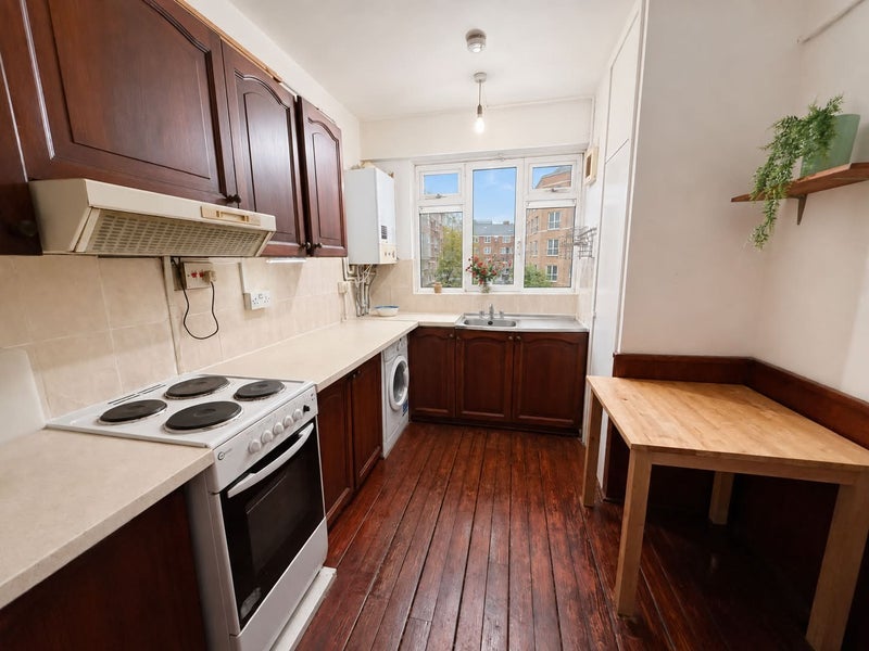Flat Bronti Close in Greater London