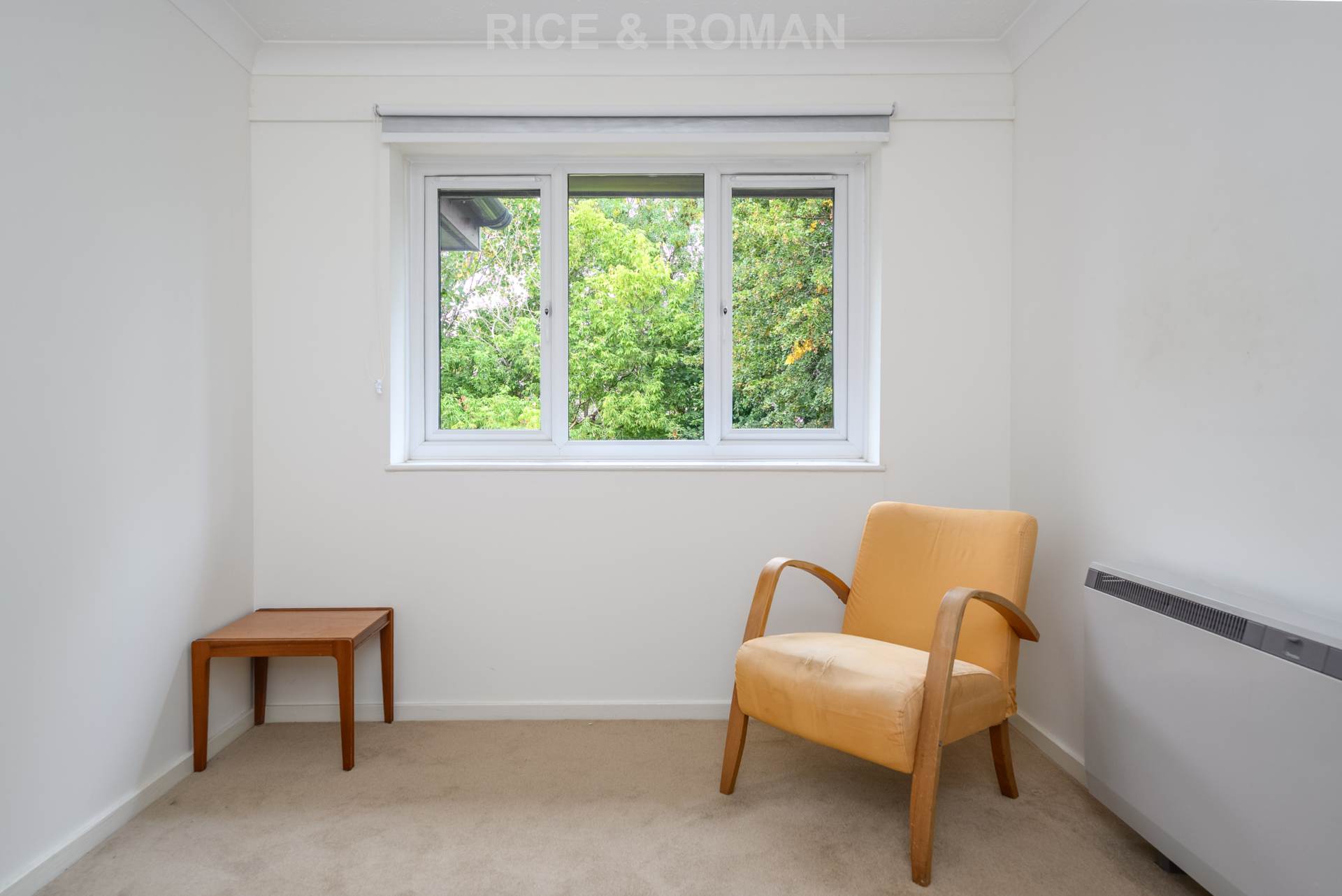 Flat Wordsworth Drive in Greater London