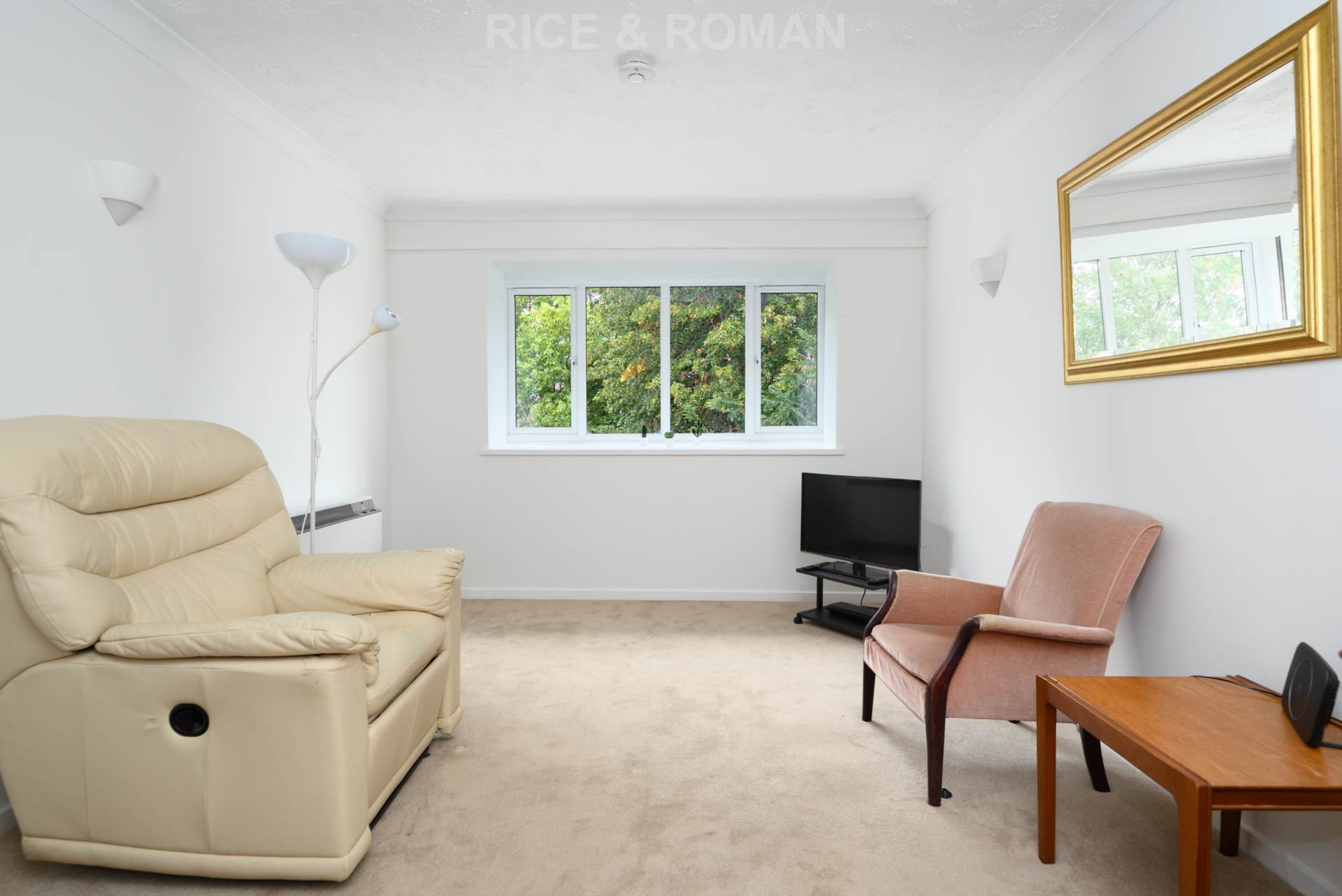 Flat Wordsworth Drive in Greater London