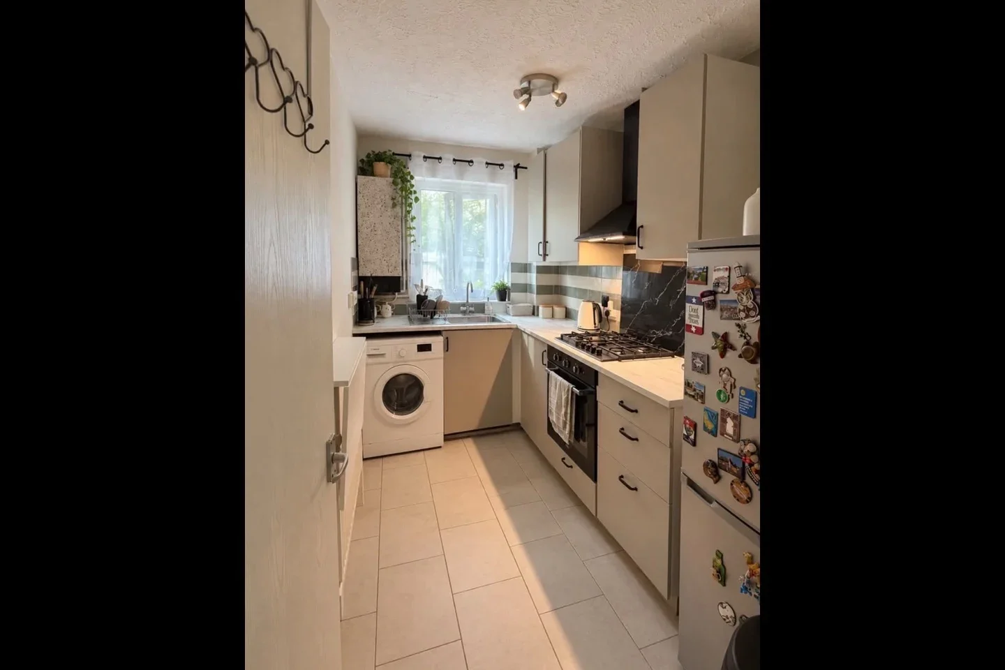 Room Larkham Close in Greater London