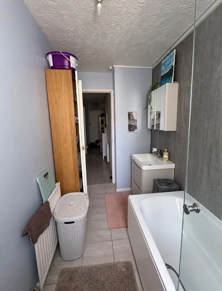 Room Larkham Close in Greater London