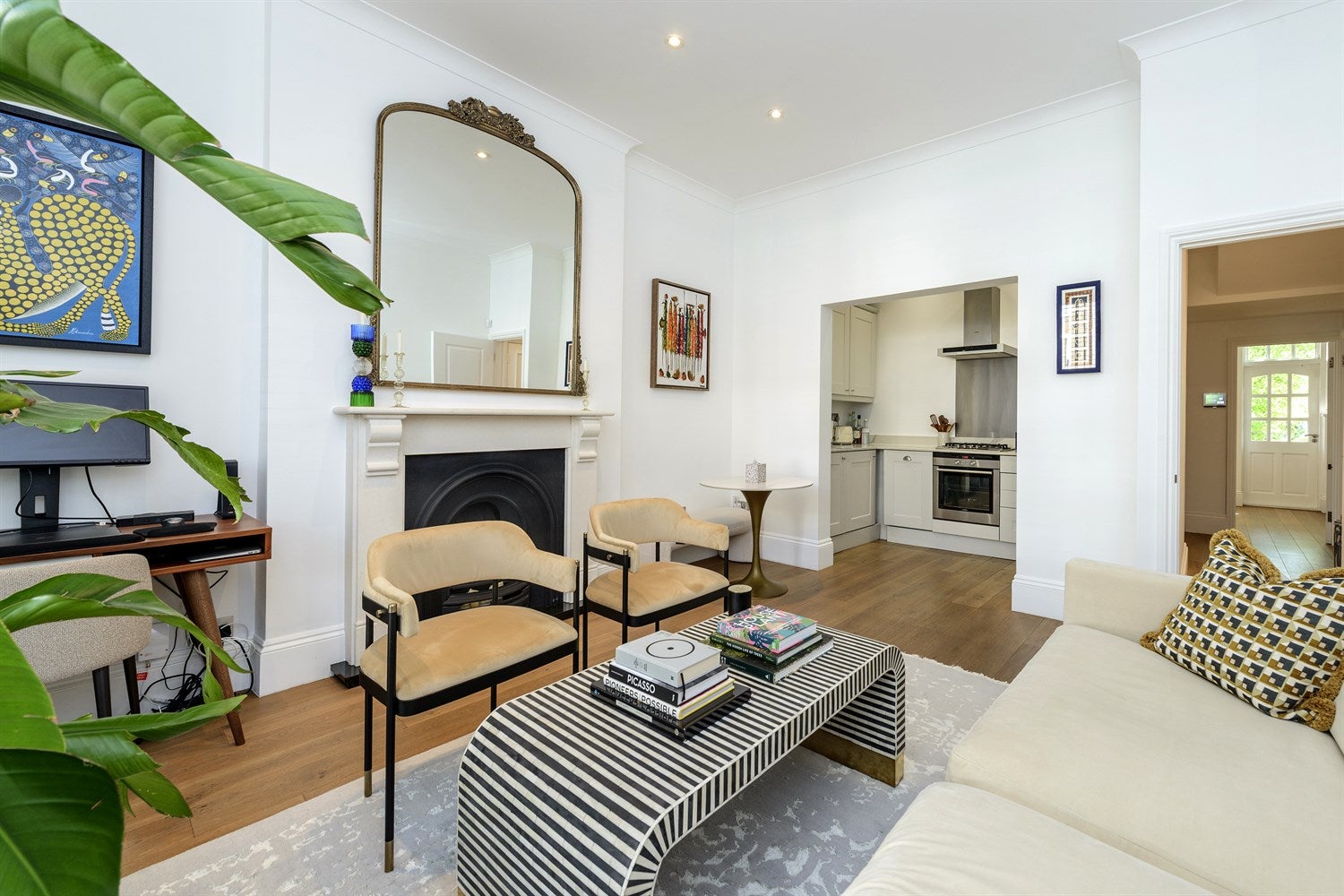 Flat Earl's Court Road in Greater London