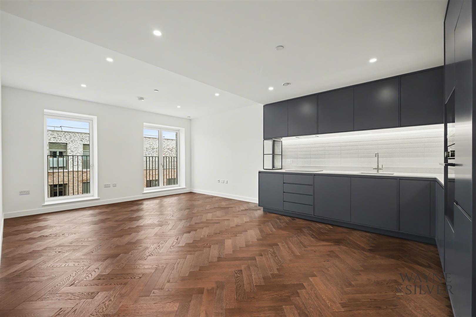 Flat Parkview Avenue in Greater London