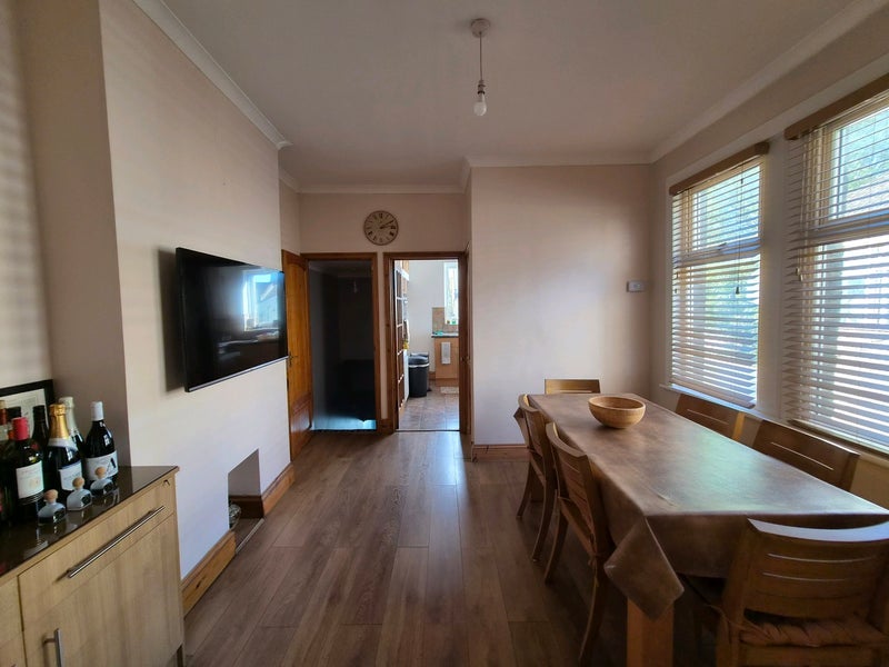 Room Claude Road in Greater London