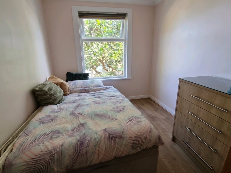 Room Claude Road in Greater London