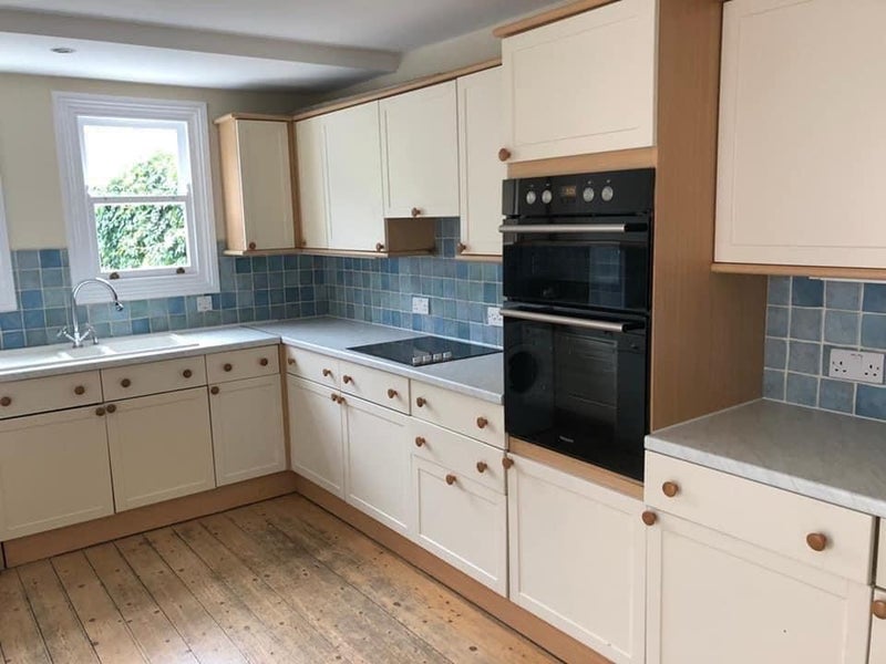 Room Grandison Road in Greater London
