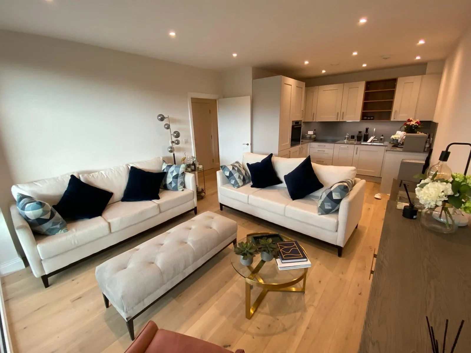 Flat Inglis Way in Greater London