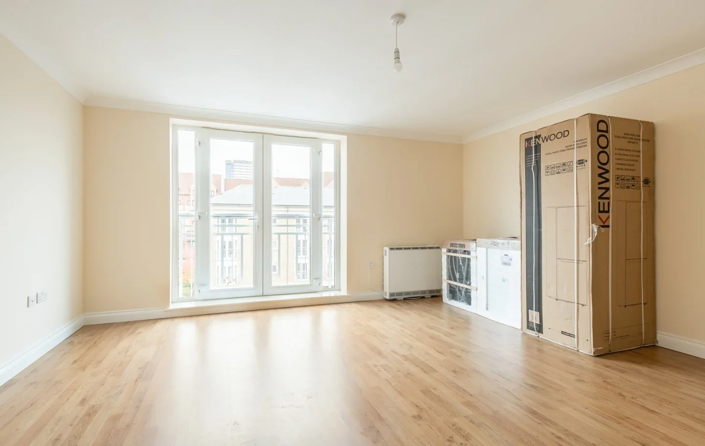 Flat Millennium Drive in Greater London