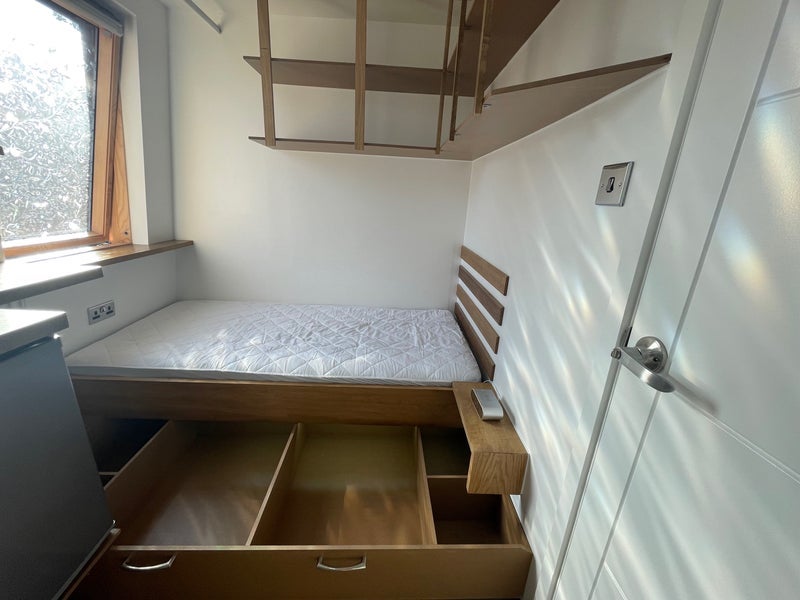 Room Leyspring Road in Greater London