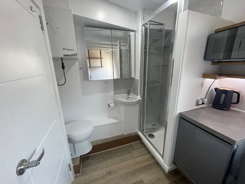 Room Leyspring Road in Greater London
