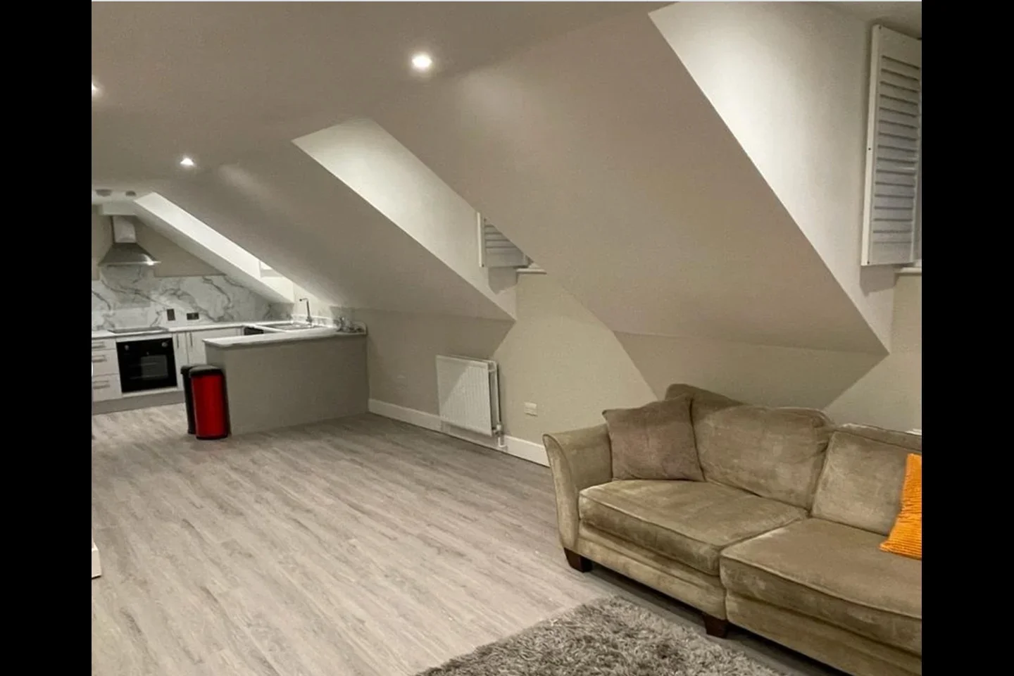 Flat Larkhall Lane in Greater London