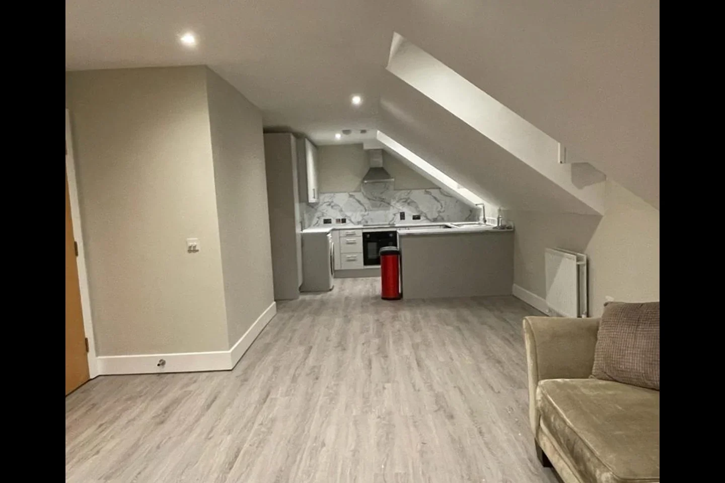 Flat Larkhall Lane in Greater London