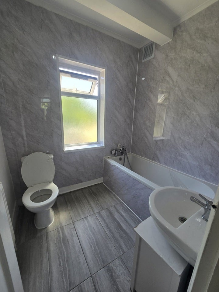 Room Sinclair Road in Greater London