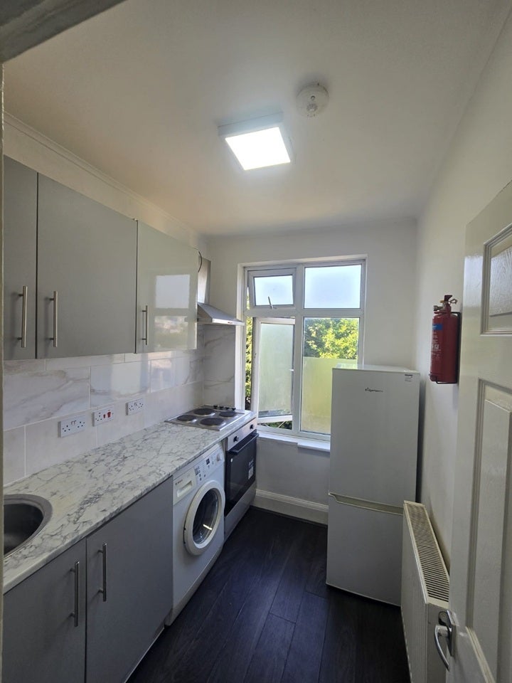 Room Sinclair Road in Greater London