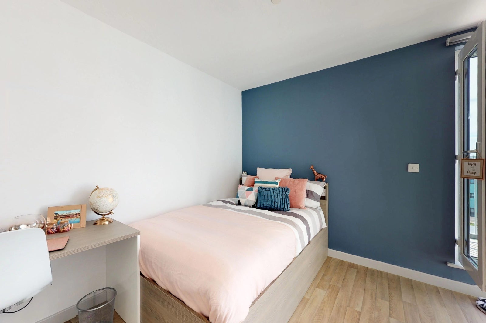 Flat Stoddart Street in Newcastle upon Tyne