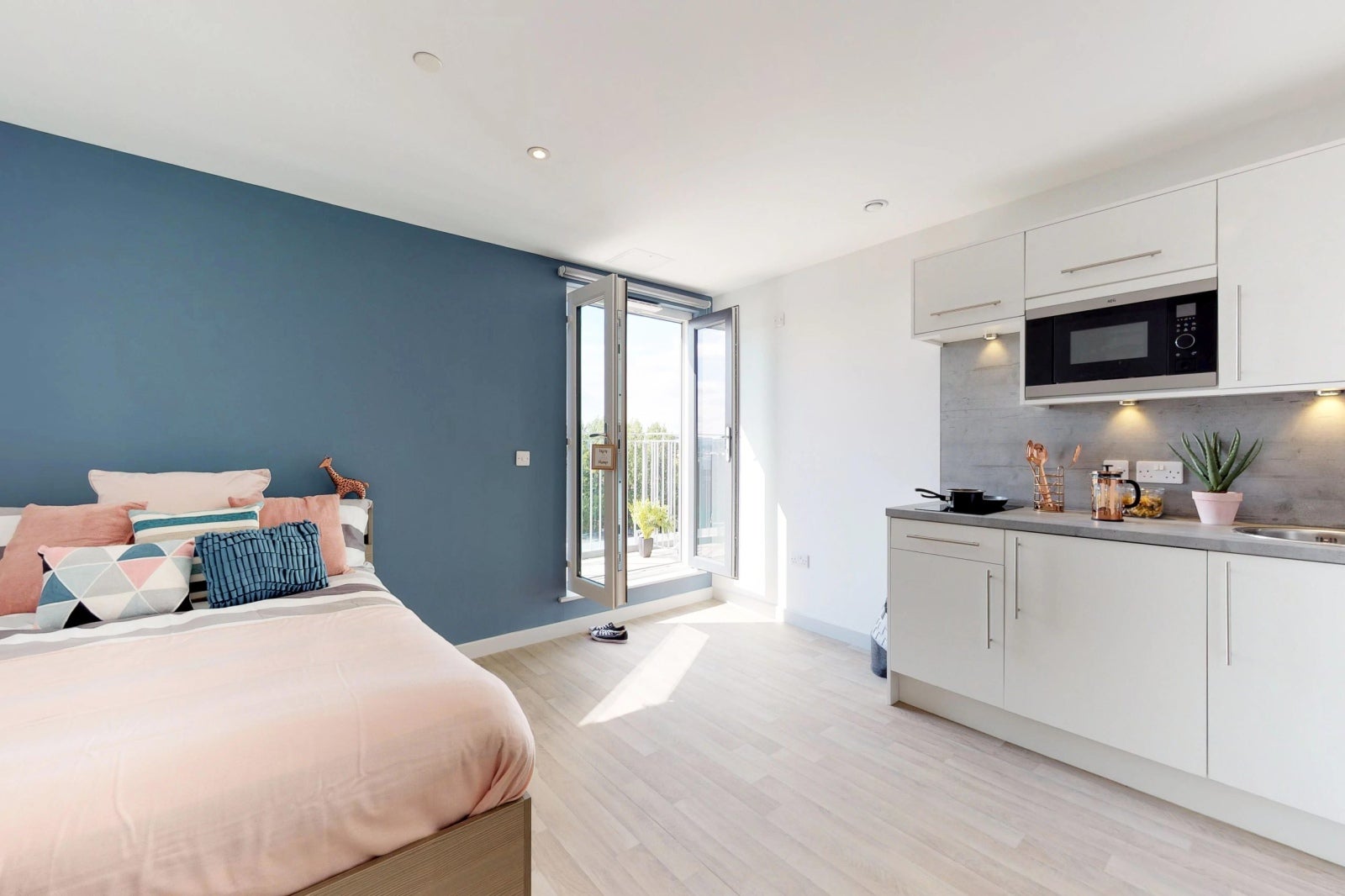 Flat Stoddart Street in Newcastle upon Tyne