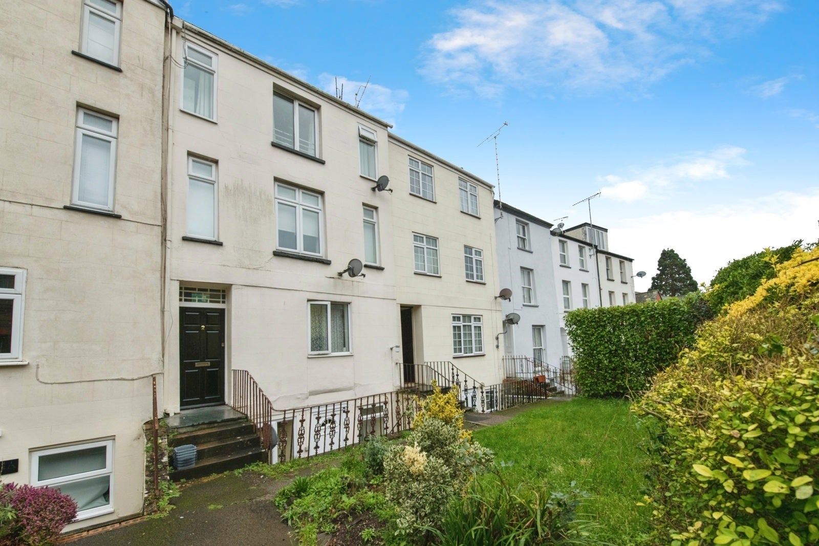 Flat Grosvenor Place in Exeter