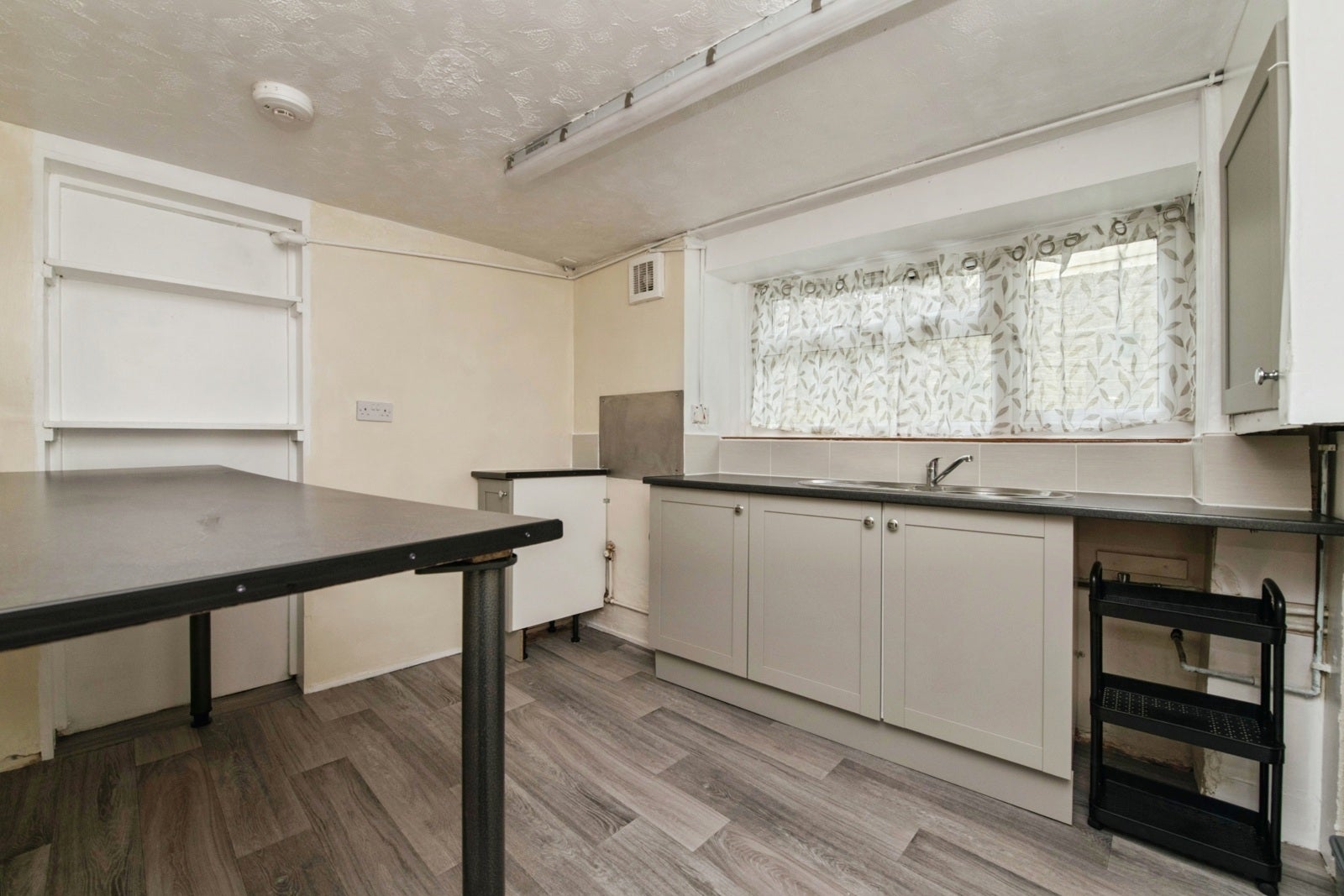 Flat Grosvenor Place in Exeter