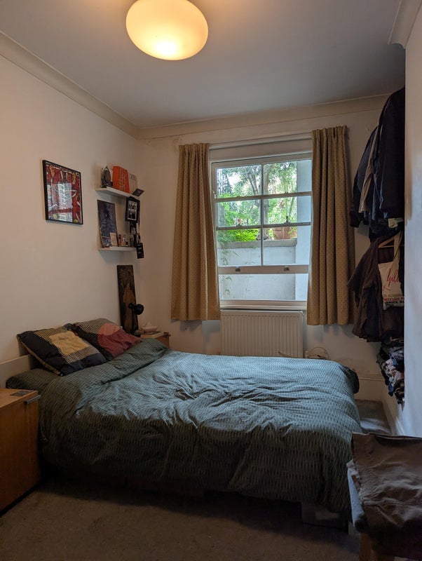 Flat Peckham Road in Greater London