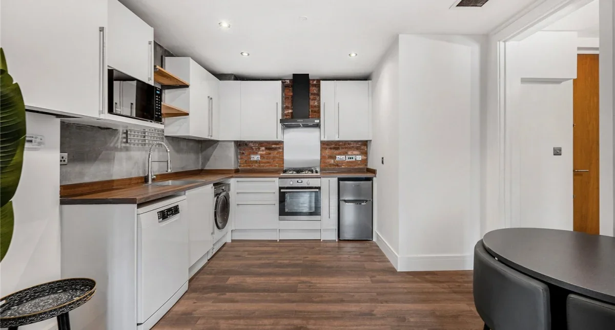 Flat Shaftesbury Avenue in Greater London