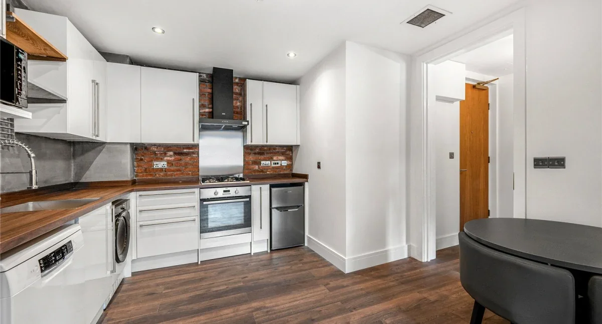 Flat Shaftesbury Avenue in Greater London