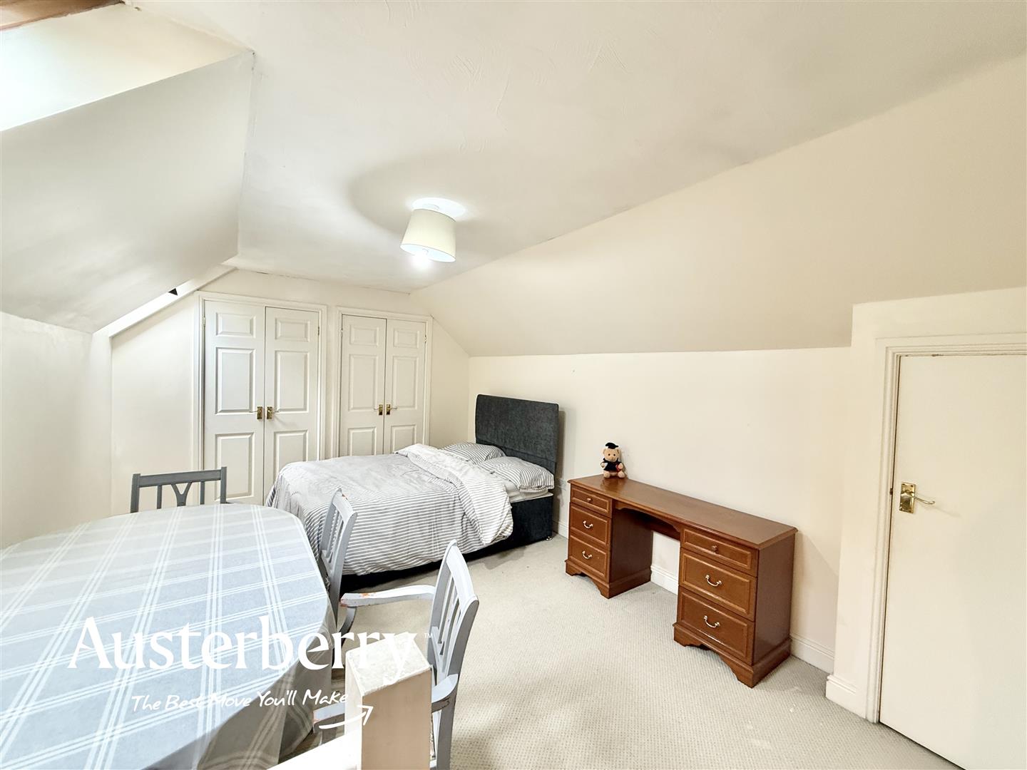 Flat Meir Road in Stoke-on-Trent