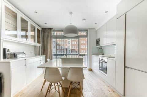 Flat Portman Square in City of Westminster