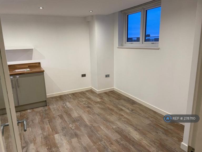 Flat Camborne Avenue in Aylesbury