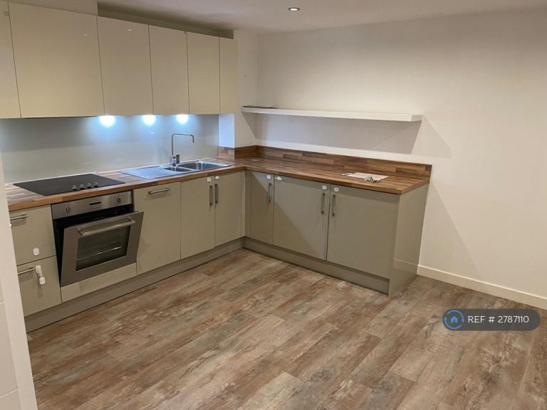 Flat Camborne Avenue in Aylesbury