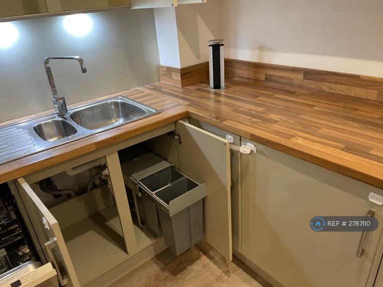 Flat Camborne Avenue in Aylesbury