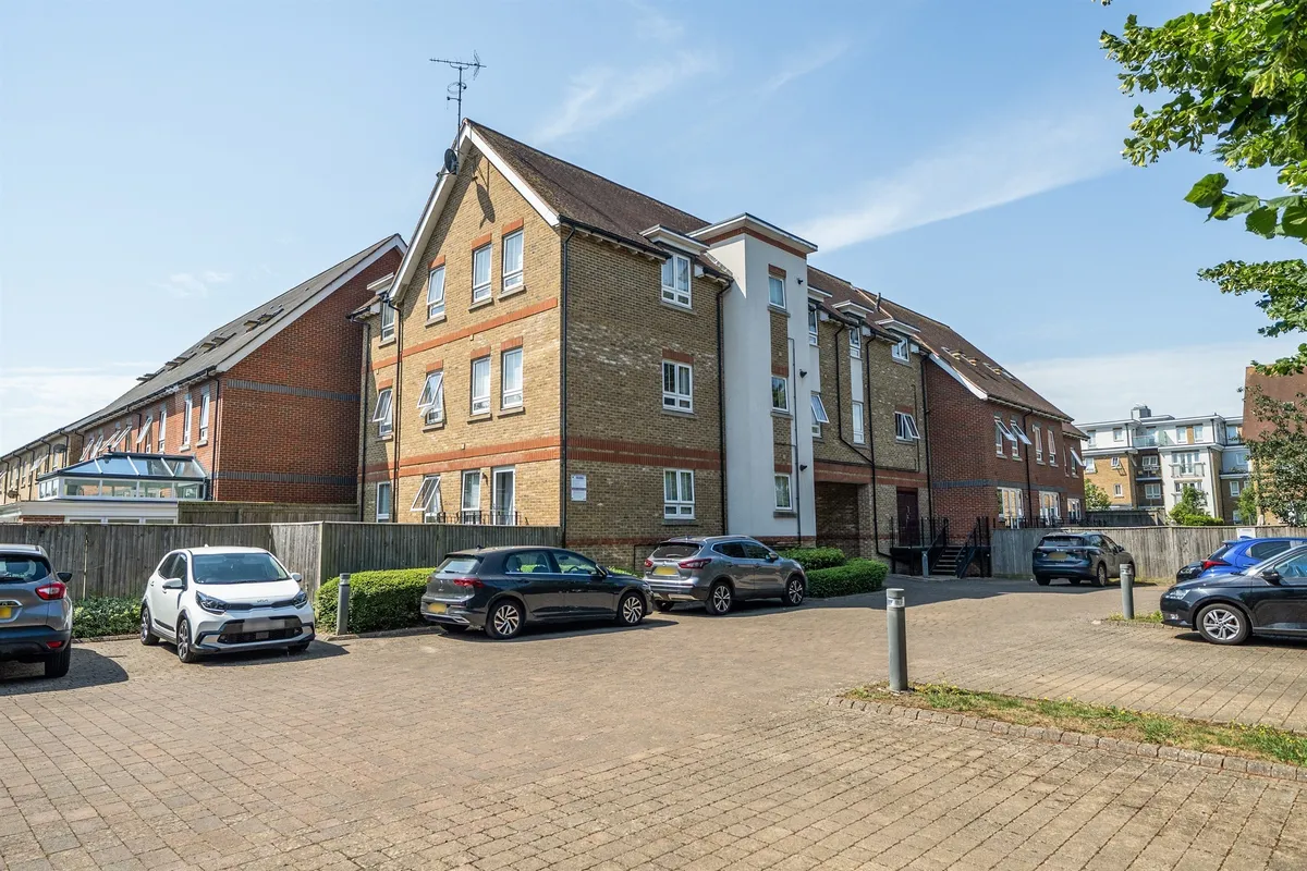 Flat Kingfisher Drive in Maidenhead