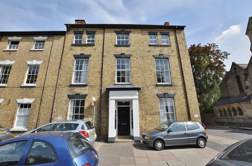 Flat Warwick Street in Rugby