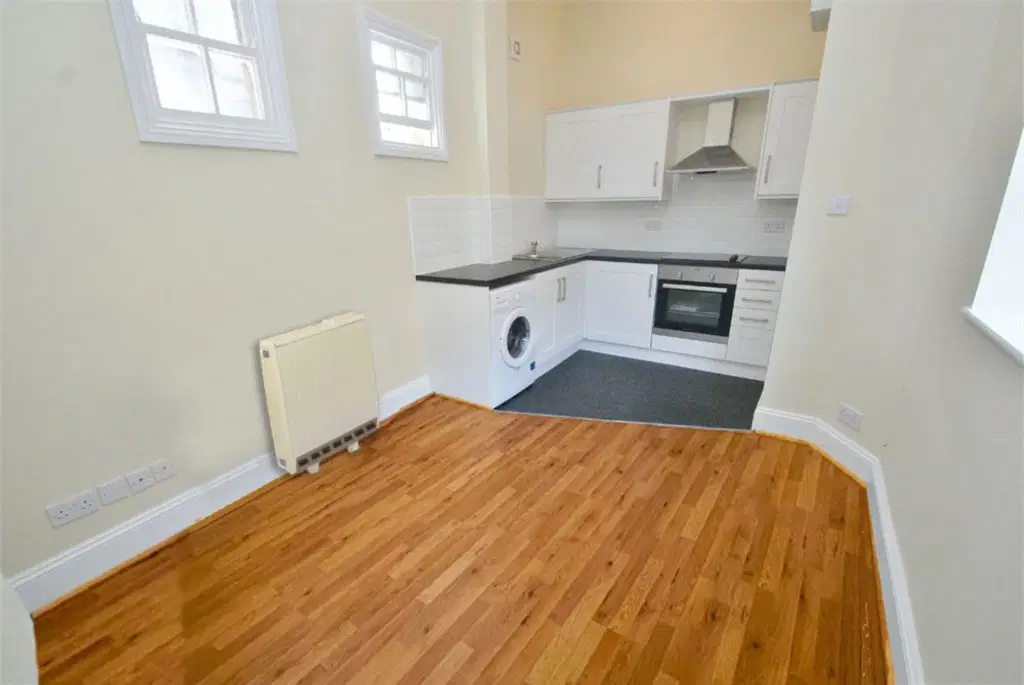 Flat Warwick Street in Rugby