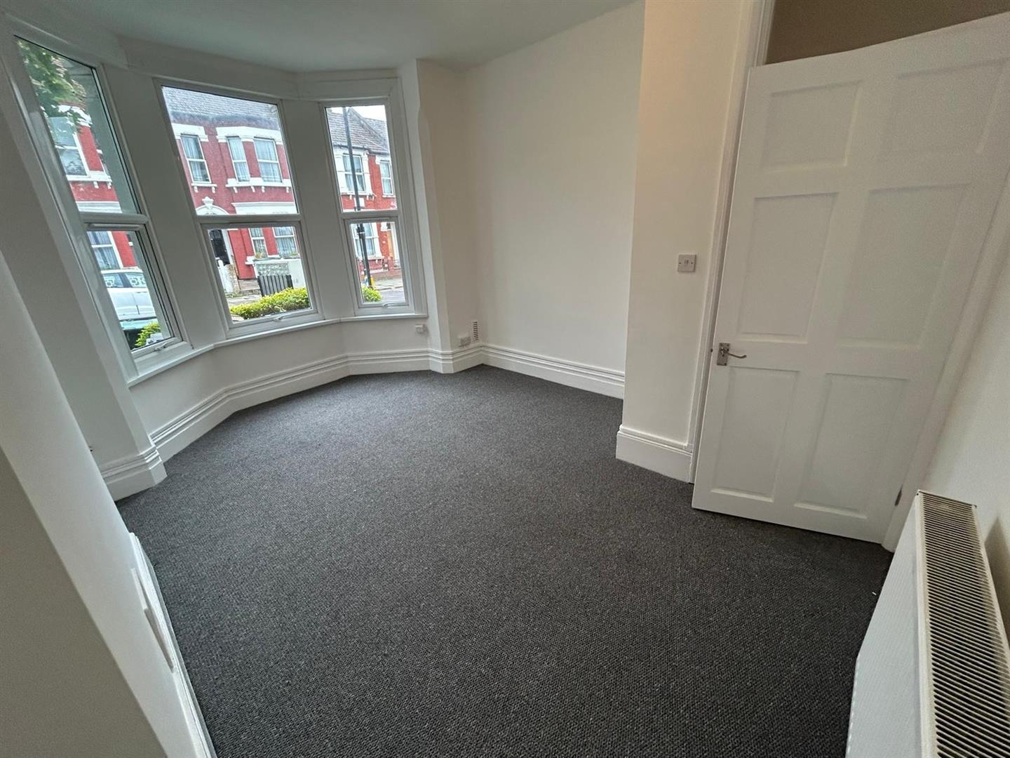 Flat Dongola Road in Greater London