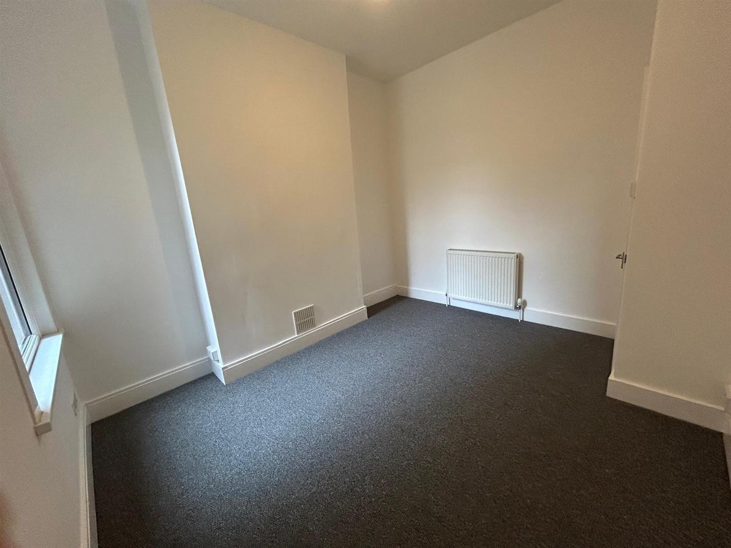 Flat Dongola Road in Greater London