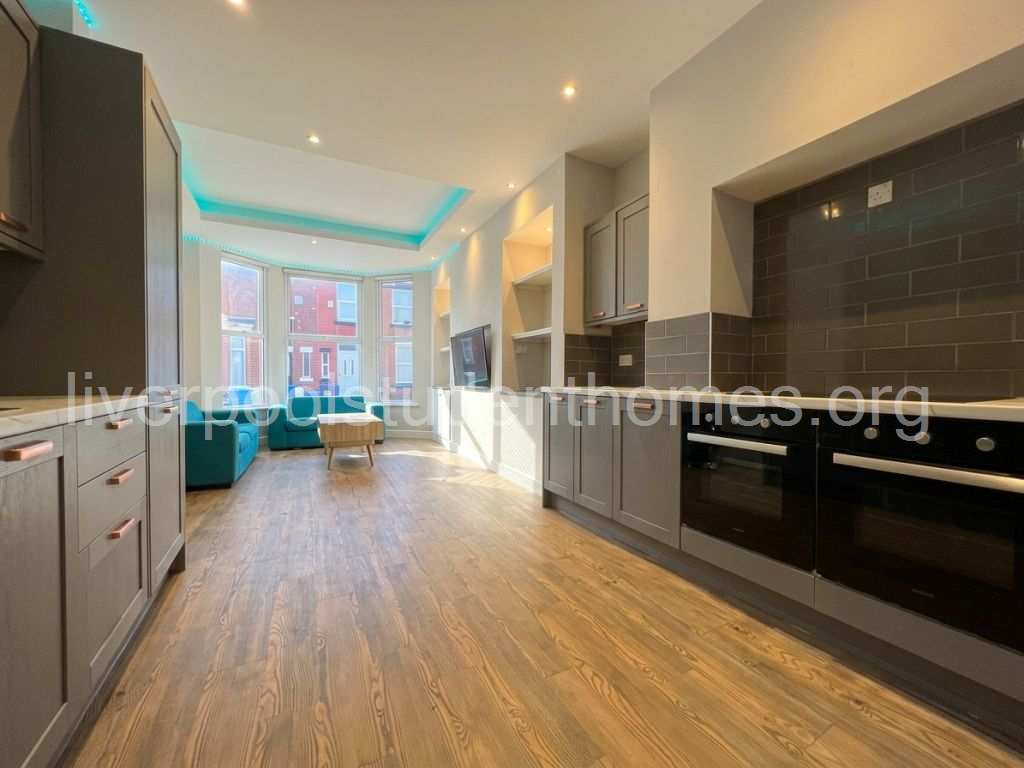 Flat Shaw Street in Liverpool