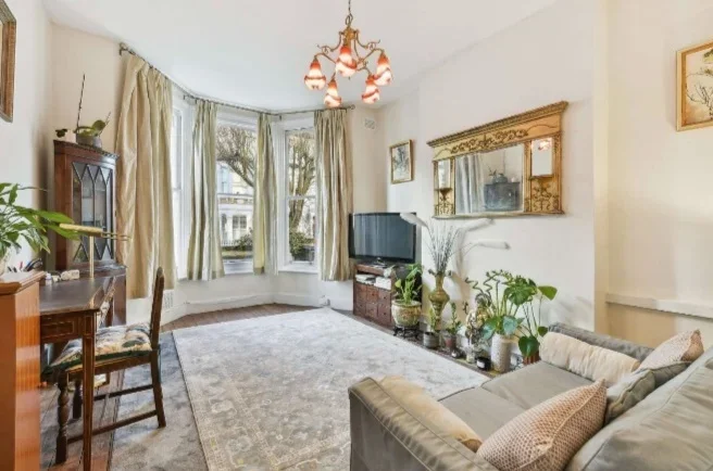 Flat Lindore Road in Greater London